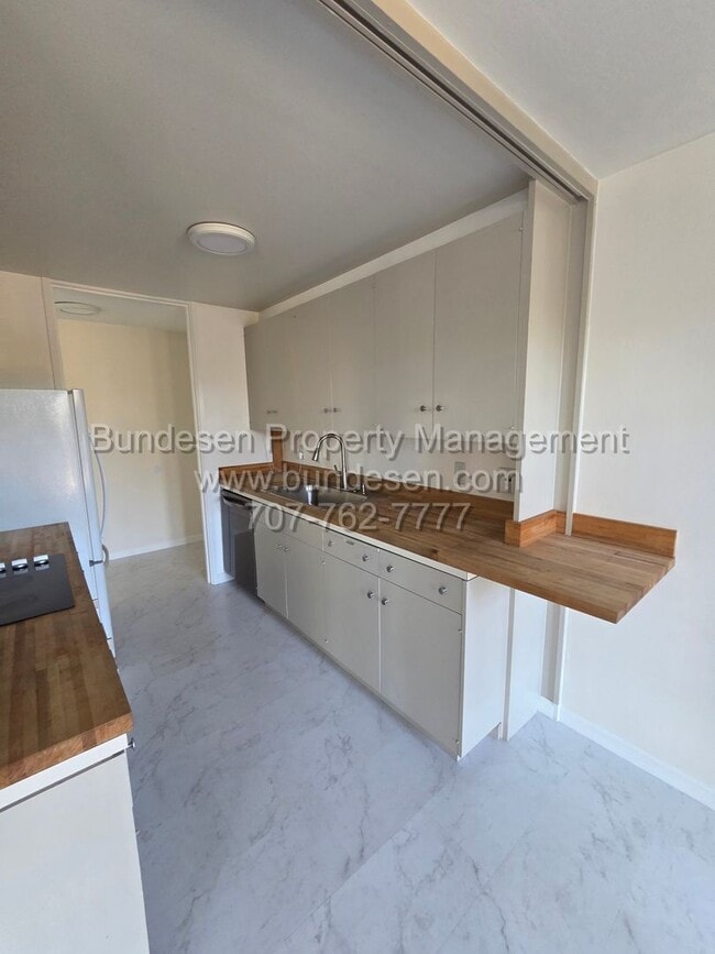 Foto del edificio - 9 Forest Ln