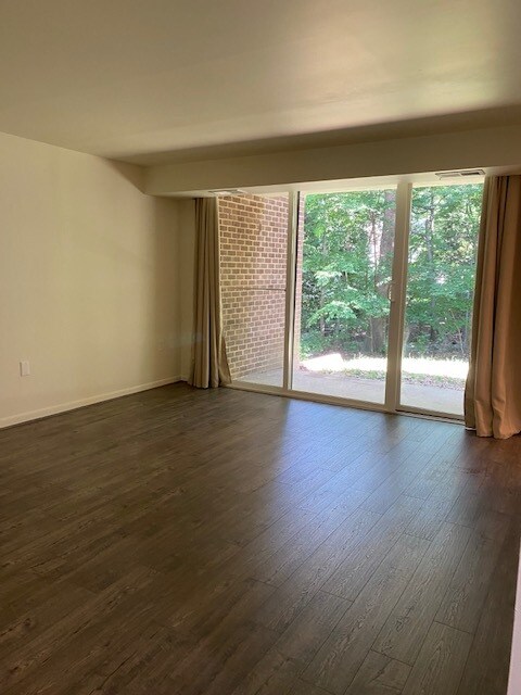 LIving Room - 1548 Northgate Sq
