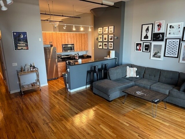 Building Photo - 1224 W Van Buren St