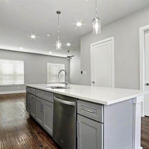 Foto del edificio - 736 N Plano Rd