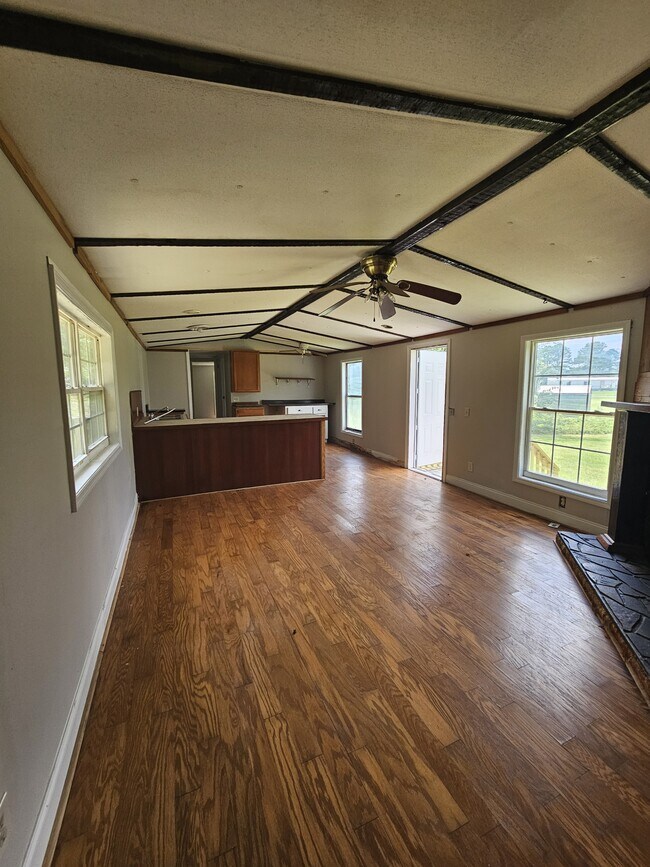 Foto del edificio - 539 Tindal Rd