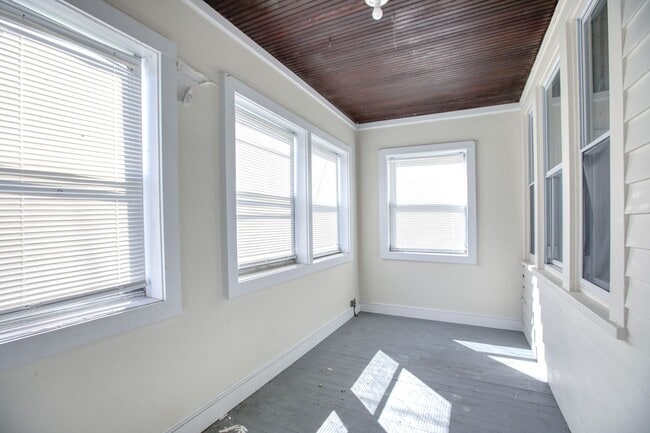 Foto del edificio - 2 Bedroom 1st FL Rental