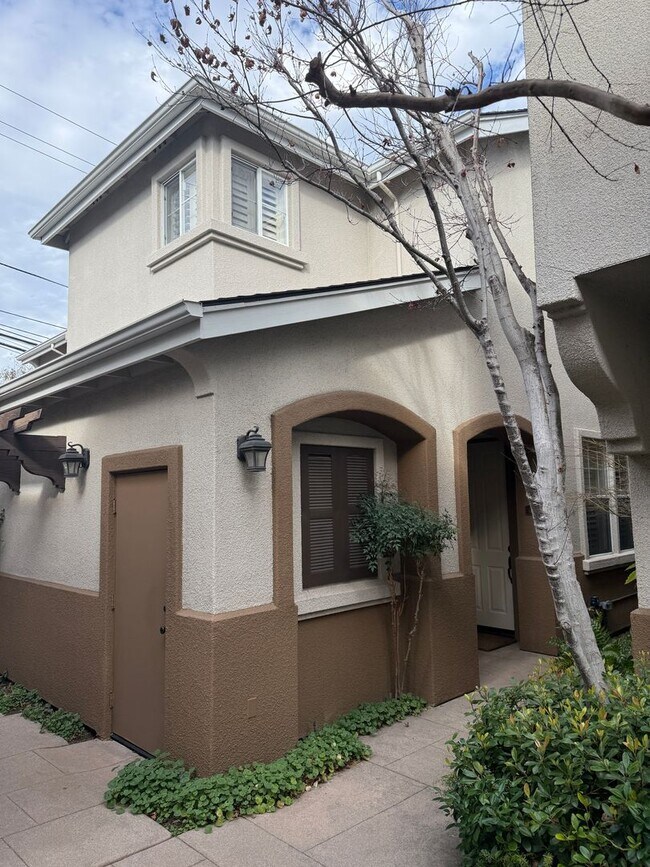 Foto del edificio - Los Altos Townhouse