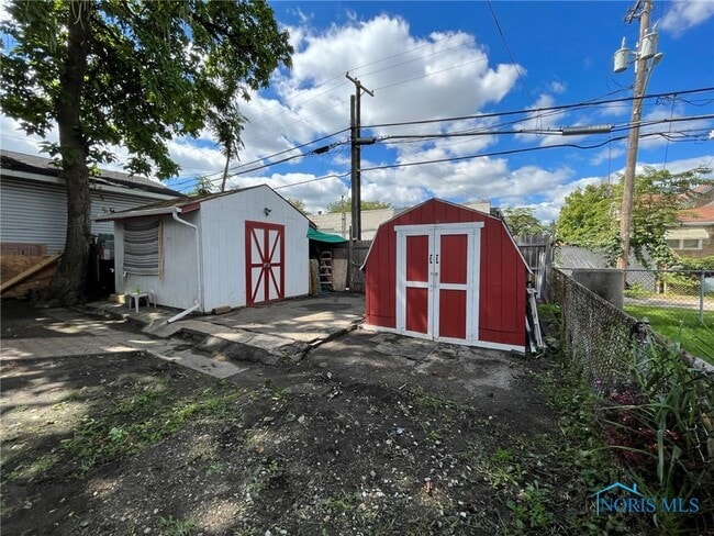 Building Photo - 3811 Peru St