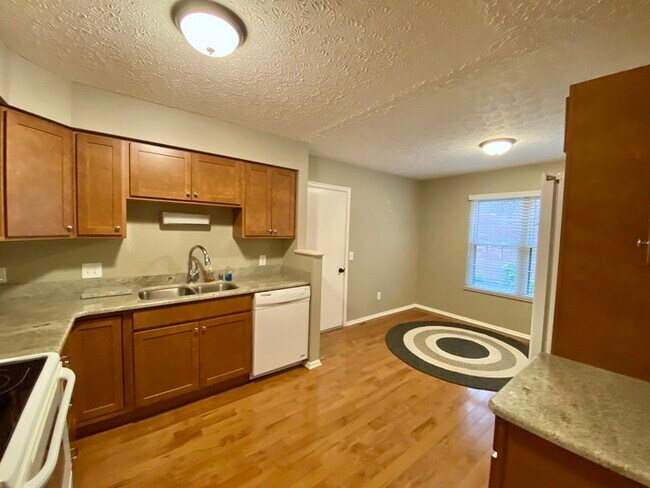 Foto del edificio - 218 Shaker Heights Ln