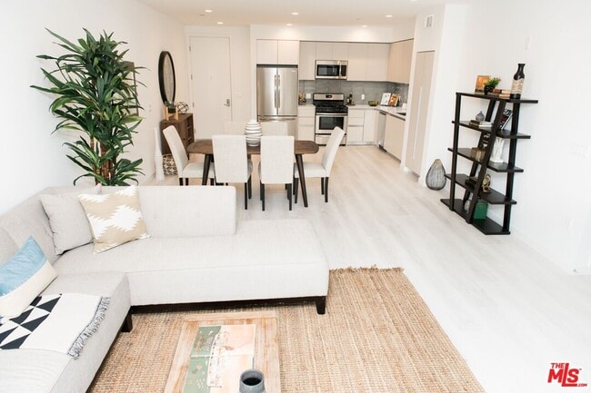 Foto del edificio - 625 S Barrington Ave