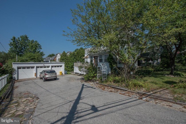 Building Photo - 200 S Narberth Ave