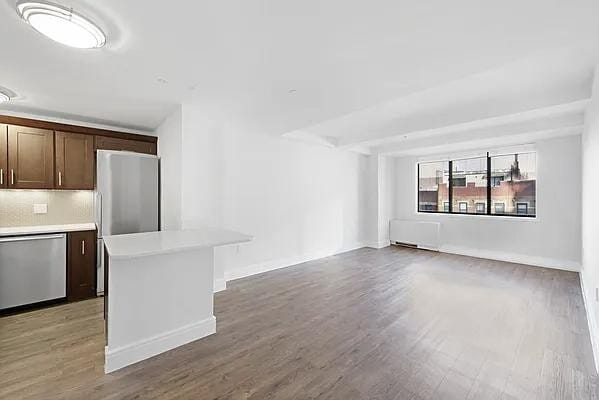 Building Photo - 333 E 91st St