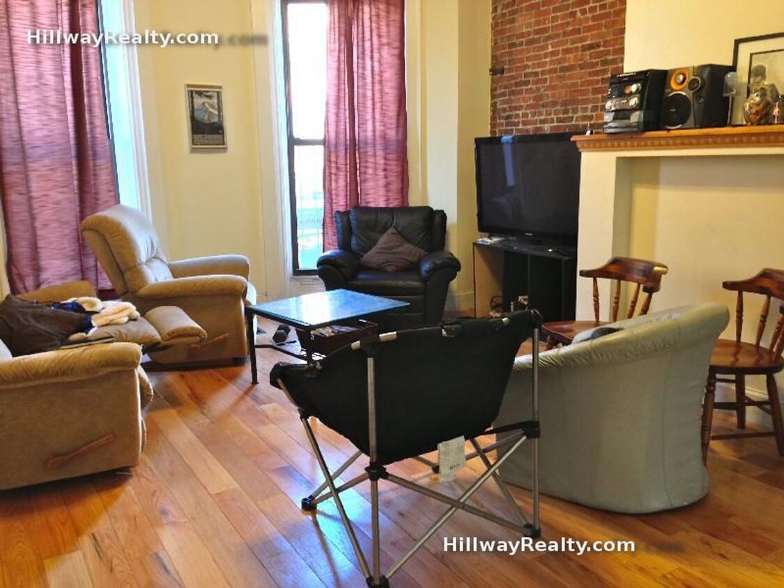 Building Photo - 3 Bedroom, 2 Full Bathrooms in South End, Central Location, Parking for Rent