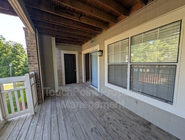 Foto del edificio - 5001 Sharon Rd