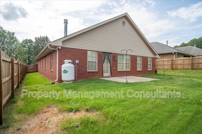 Building Photo - 108 Oak Shade Dr