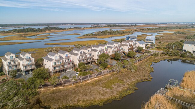 Building Photo - Sandy Bottoms Beach Club