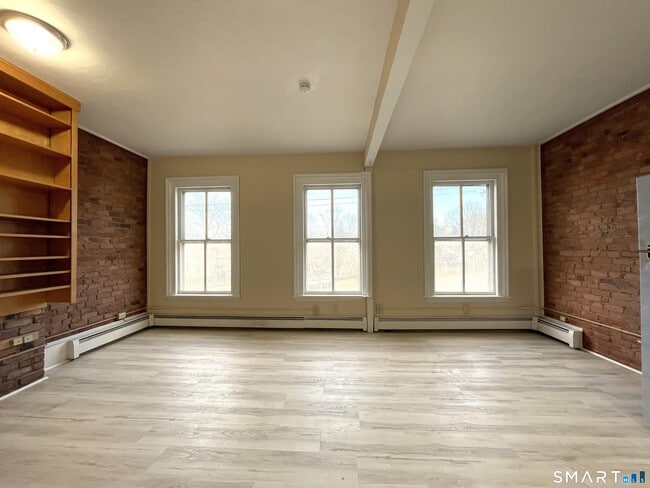 Building Photo - 32 Trumbull St