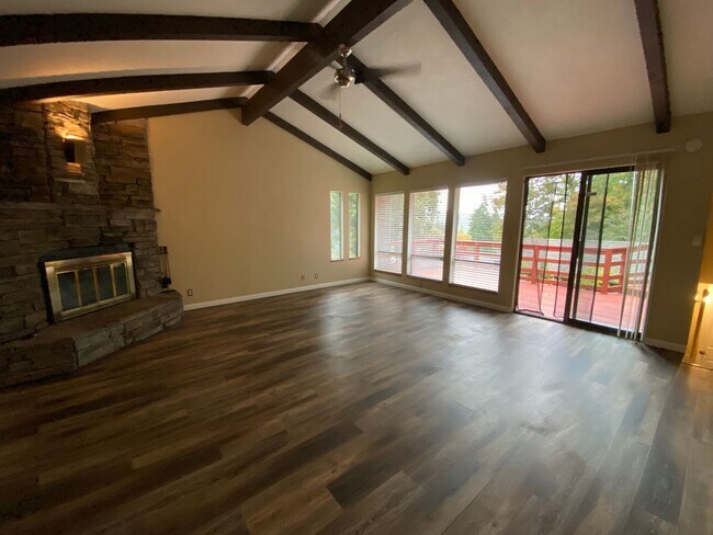 Building Photo - South Hills Retreat