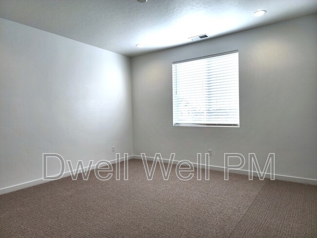 Building Photo - 12267 W Endsley Ln