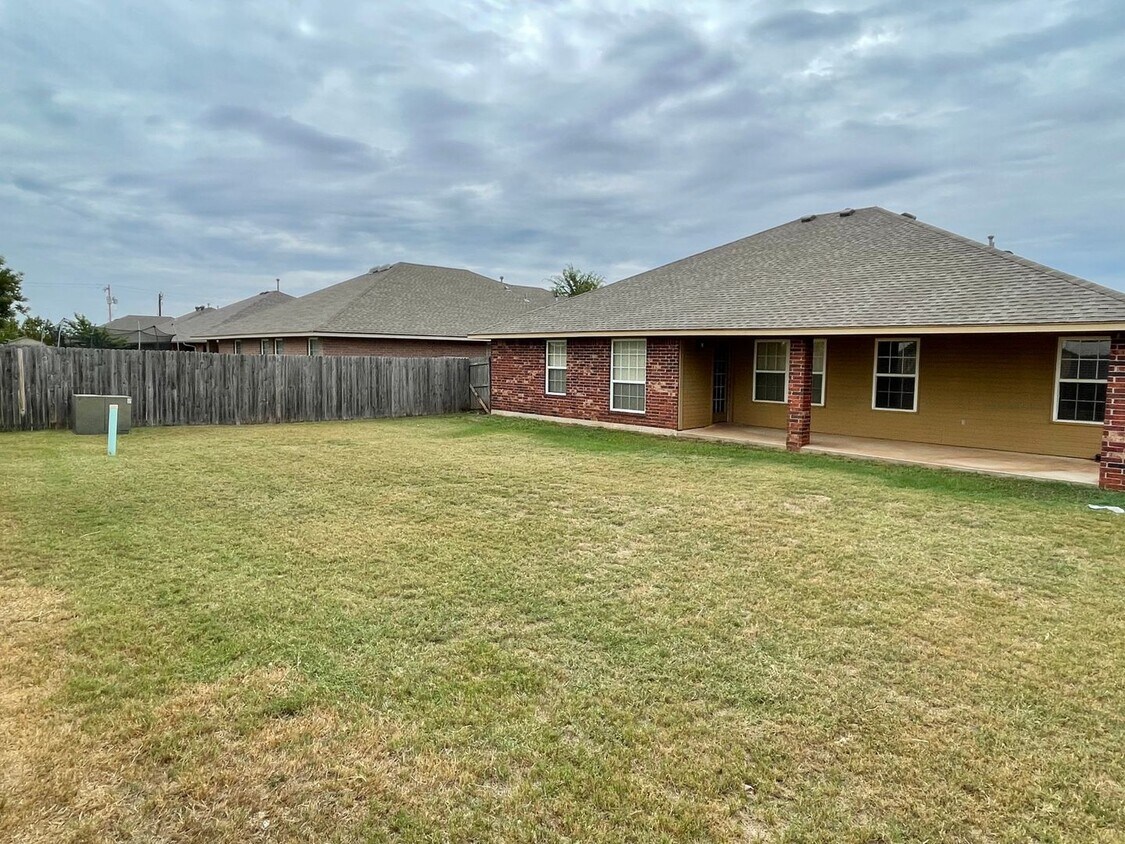 Building Photo - Gorgeous Four Bedroom Home in Scissortail Landing of Edmond