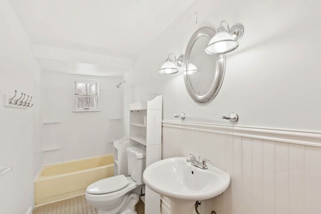 Foto del edificio - JUST LOWERED! EXPERIENCE THE ULTIMATE SAVI...