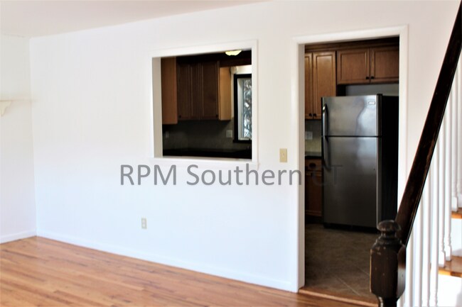 Building Photo - 2 bedroom in Cos Cob CT 06807