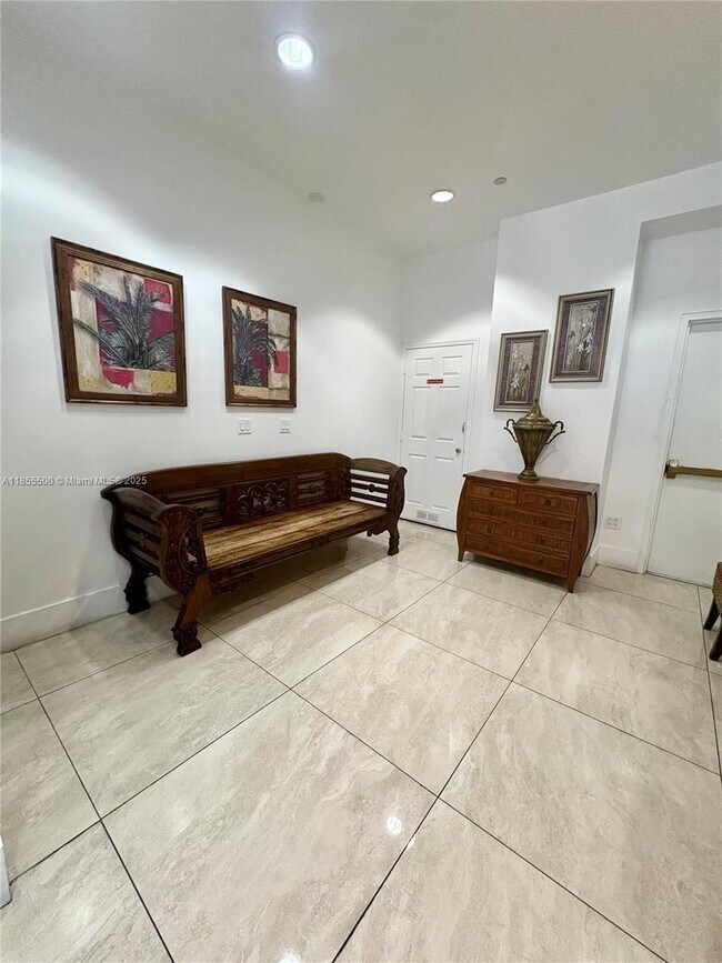Foto del edificio - 2280 SW 32nd Ave