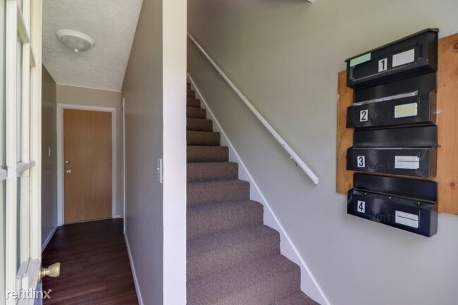 Building Photo - 505 E Cypress St