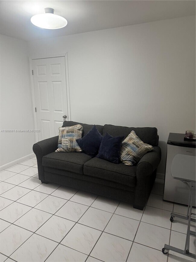 Foto del edificio - 6367 SW 15th St