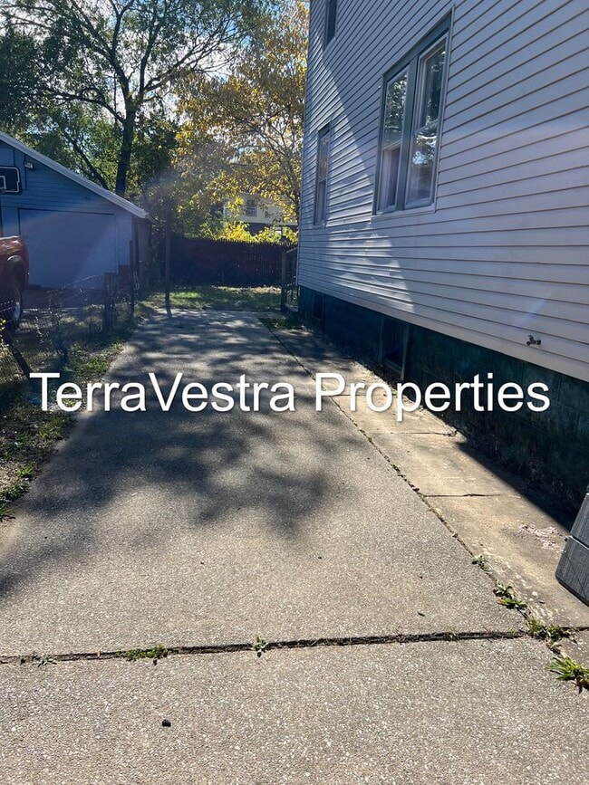 Photo - 3 Bed Single Family in Paulsboro! Eligible... House