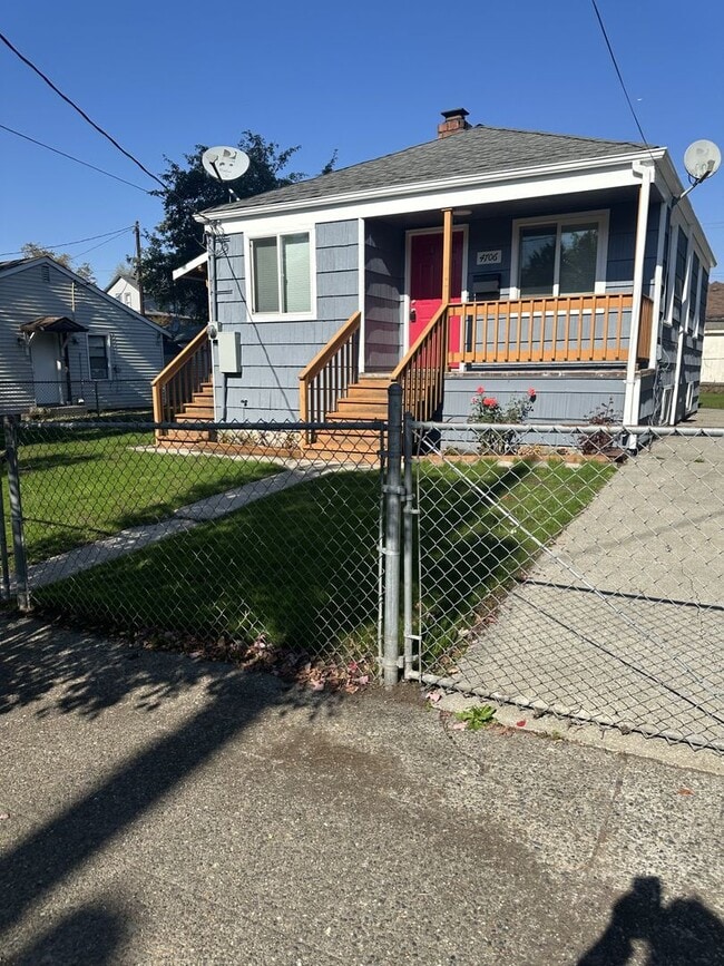 Two Bed 2 Bath Single Family Home Close to... - Two Bed 2 Bath Single Family Home Close to...