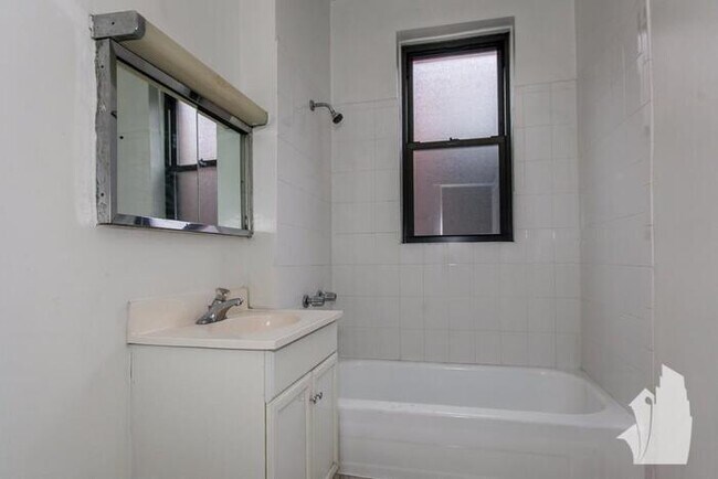 Foto del edificio - 718 W Barry Ave