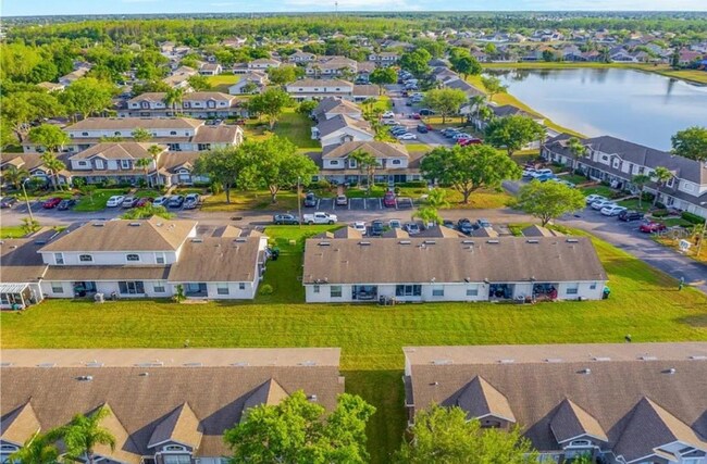 Building Photo - 1215 Barefoot Bay Dr
