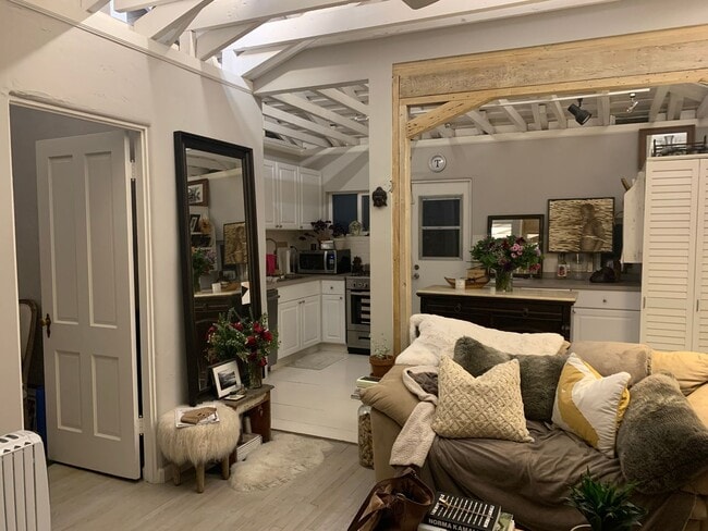 Building Photo - A North Park Gem! Remodeled! One of a kind...