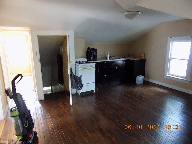 Foto del edificio - Studio, 1 bath Duplex - 461 Silman St