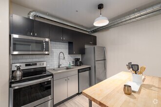 1BR, 1BA - 760SF - Sunshine Portland