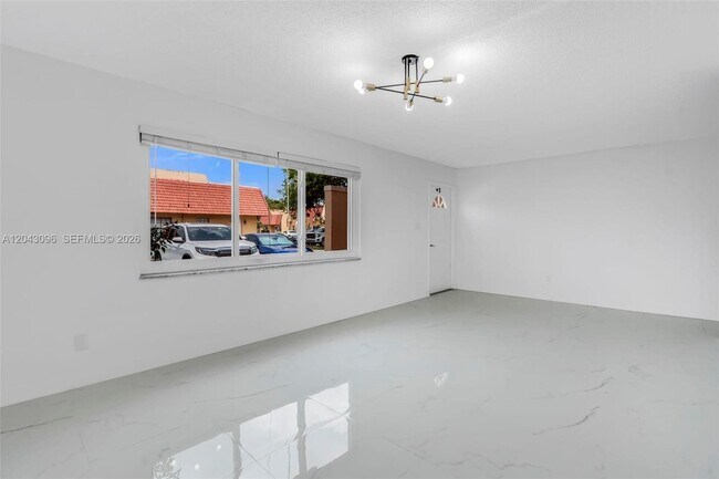 Building Photo - 22 Canterbury Ln