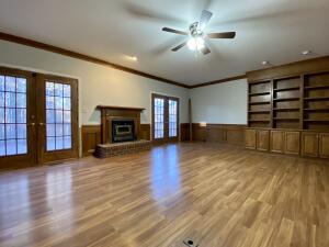Building Photo - 4783 Sharon Dr