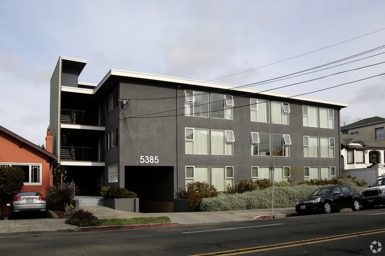 Foto principal - 5385 Broadway