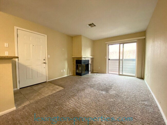 Building Photo - Stunning, 2Bed/2Bath, Condo Home with Views!