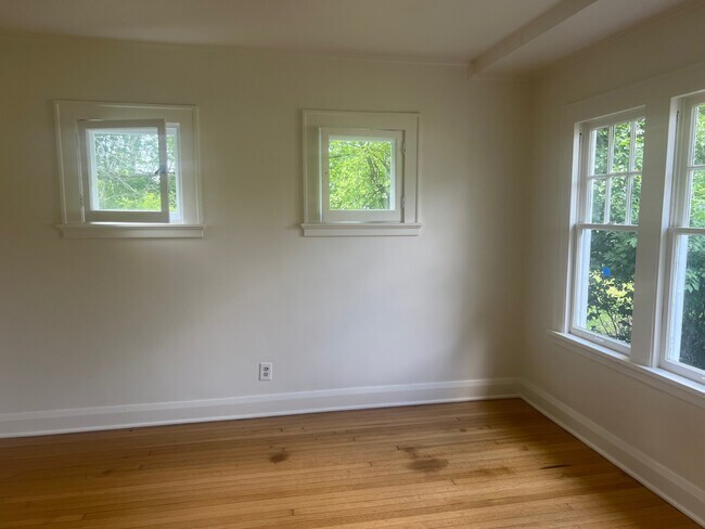 Foto del edificio - 4503 Lakeland Dr