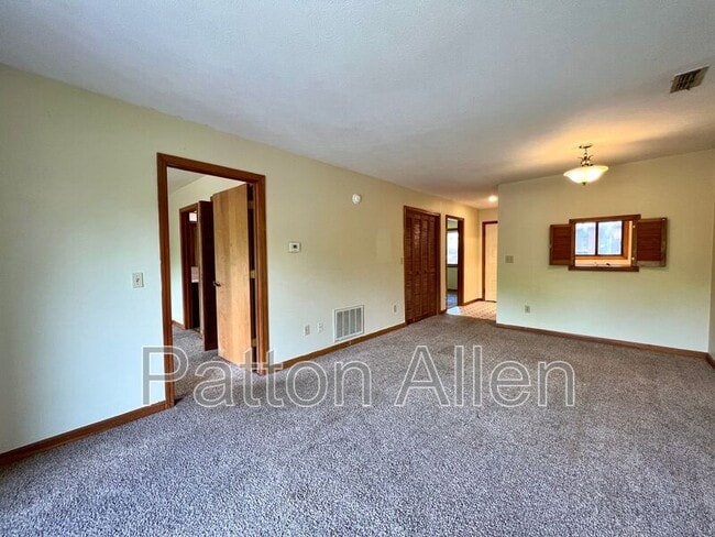 Building Photo - 530 Courtwood Ln