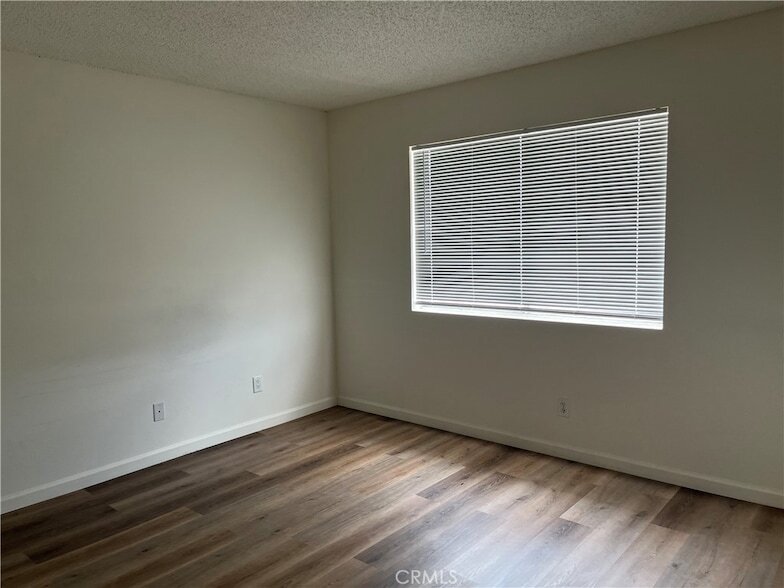 Building Photo - 1056 Wallgreen St