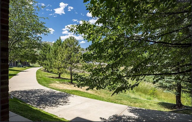 Foto del edificio - 1065 Laramie Blvd