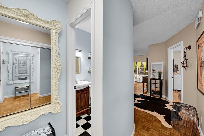 Foto del edificio - 2200 NE 66th St