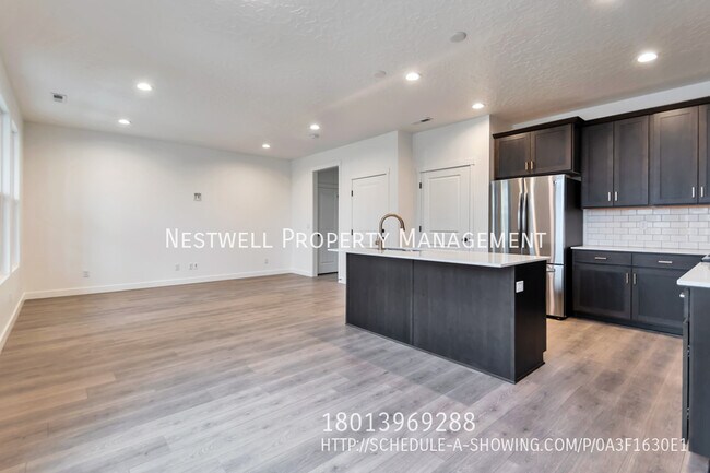 Foto del edificio - BRAND NEW Daybreak Townhome in Highland Park!
