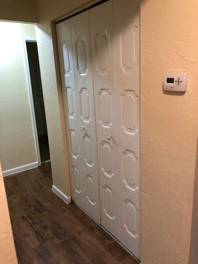 Foto del edificio - This home is truly a must see.