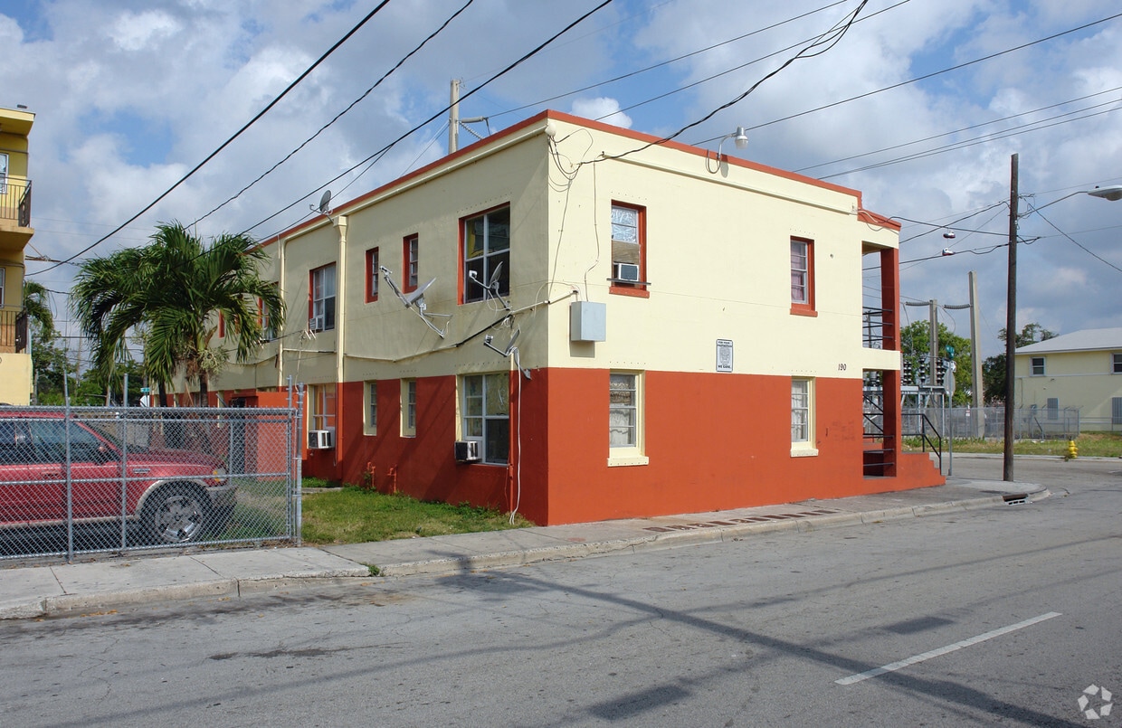 Building Photo - 190 NW 16th St