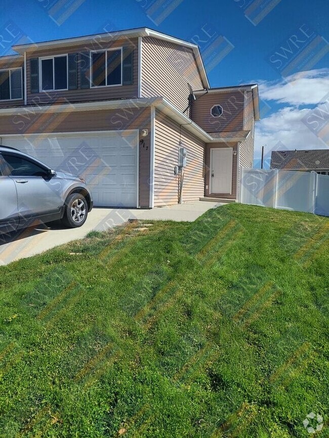 Building Photo - 917 Rampart Dr