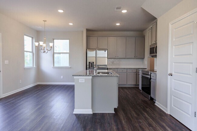 Foto del edificio - 4 Bed 2.5 Bath Single Family Home in Gaine...