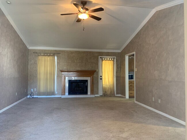 Building Photo - 1037 S Hills Dr