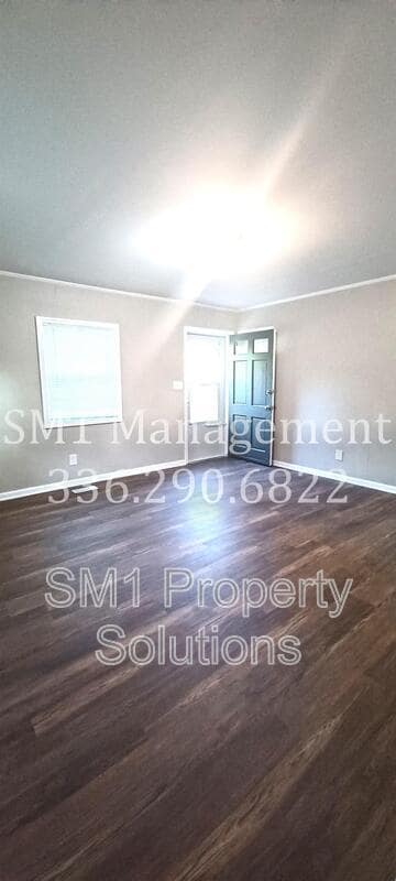 Building Photo - 404 Grand St