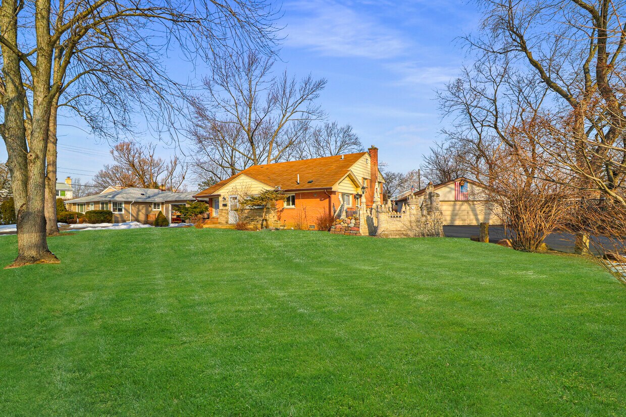 Primary Photo - 3040 Knollwood Ln