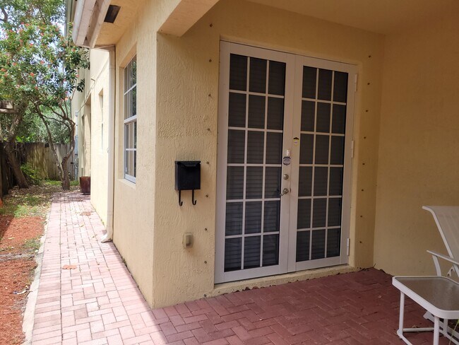 Foto del edificio - 705 SW 16th Ct